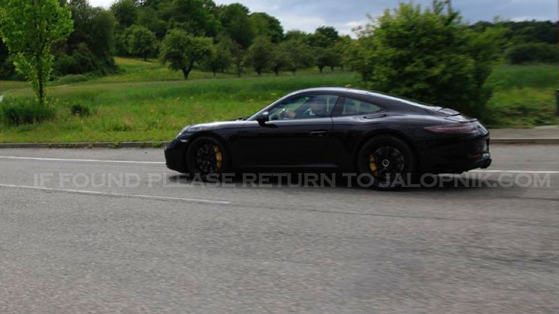 Illustration for article titled 2015 Porsche 911 Carrera GTS: Everyone Says This Is It